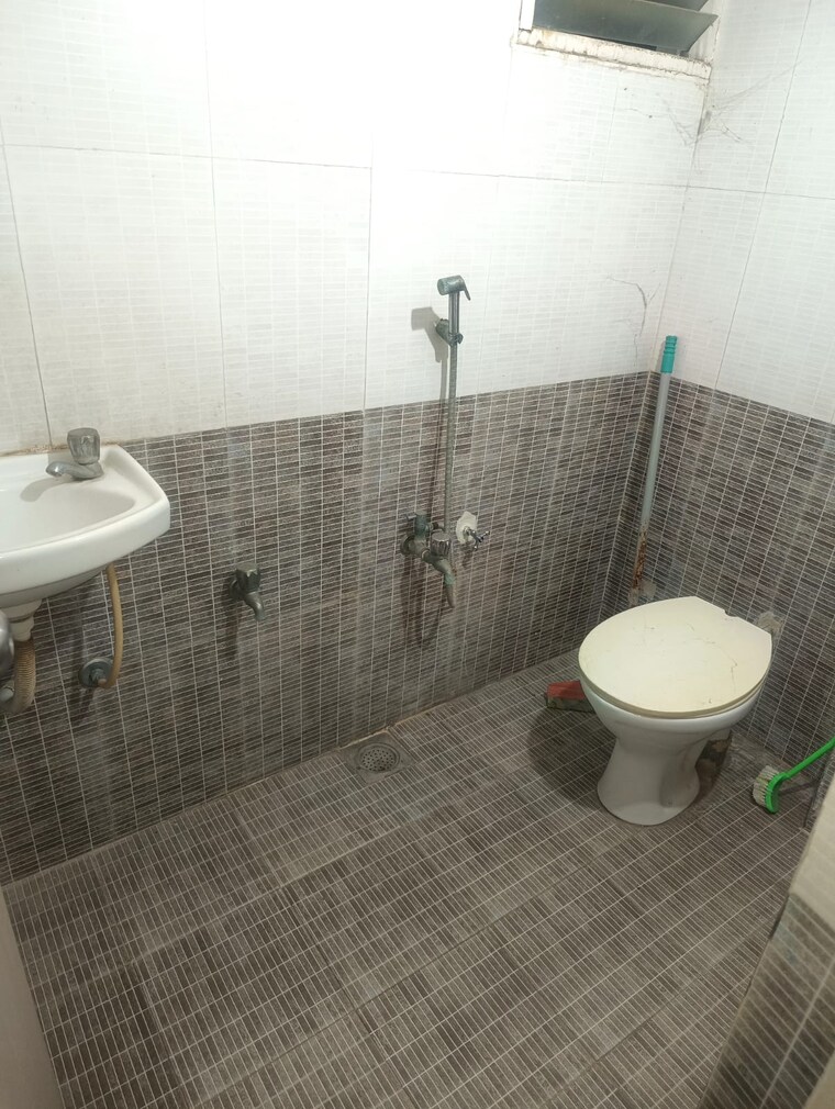 Bathroom, satellite 3 Bedroom 1550 Sq.Ft. Apartment In Satellite Ahmedabad 10095233