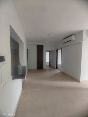 Room in 3.5 BHK Apartment at Microtek Greenburg, Sector 86 – for Rent