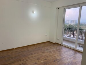 Room in 3.5 BHK Apartment at Ambika Florence Park, North Mullanpur – for Sale