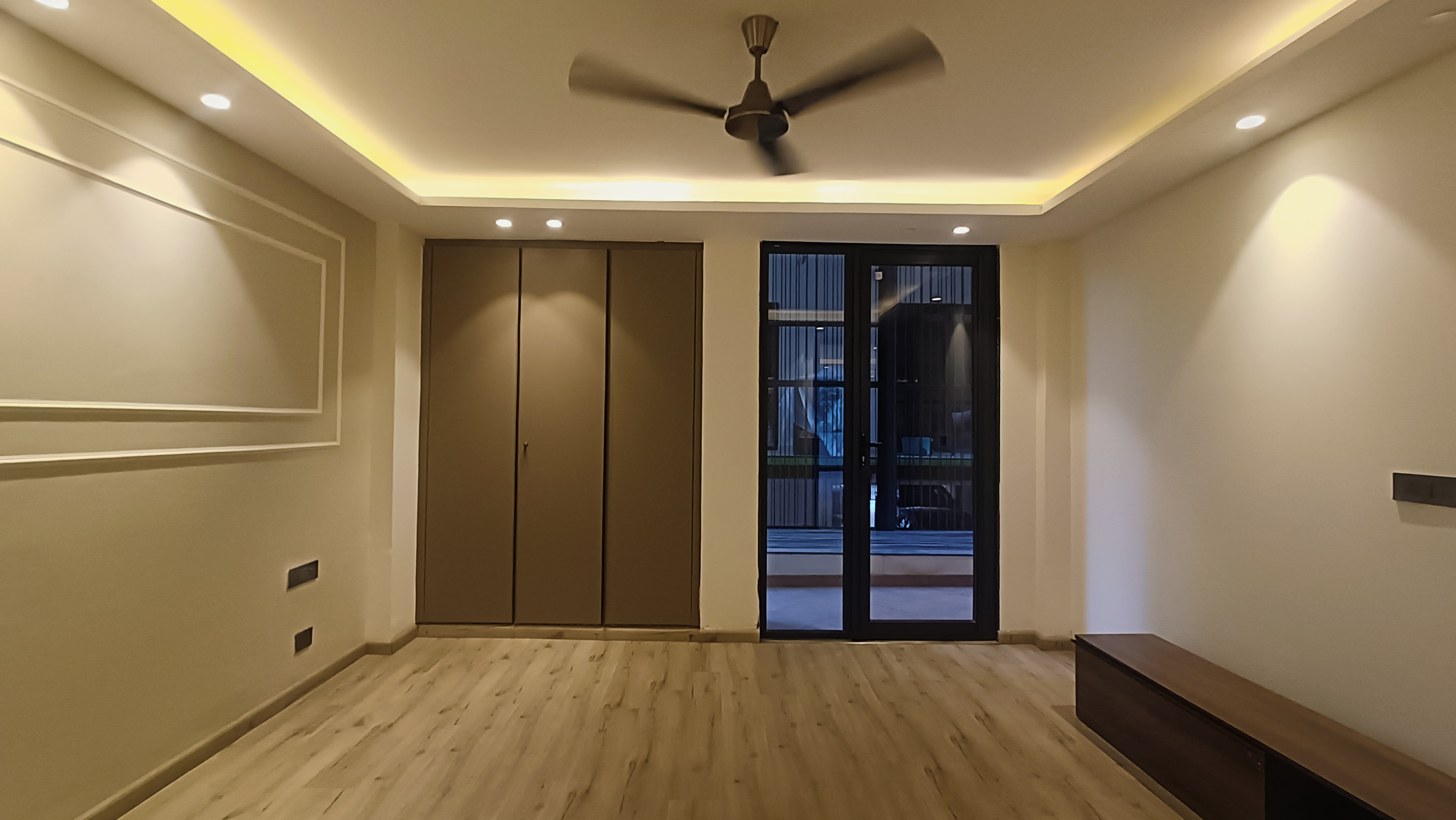 3 BHK + Servant Room 194 Sq.Yd. Builder Floor in Unitech Greenwood City Apartment