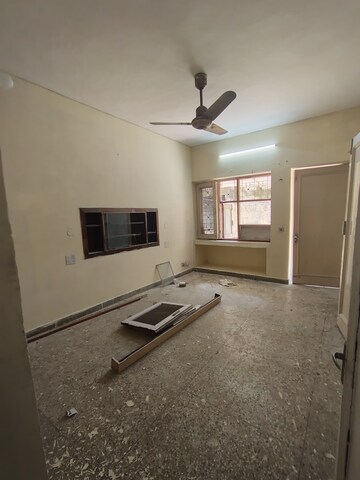 Room in 2 BHK Builder Floor at Pamposh Enclave – for Rent