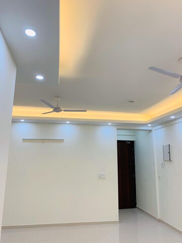 Room in 4 BHK Apartment at Ambika Florence Park, North Mullanpur – for Sale