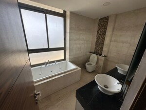 Team Area in 3 BHK Apartment at M3M Golf Estate, Sector 65 – for Rent