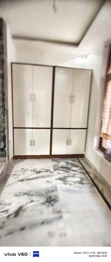 Room in 1.5 BHK Independent House at RWA Apartments Sector 50, Sector 50 – for Rent