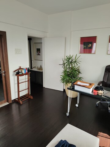 Team Area in 4 BHK Apartment at Veena Building, Parel – for Rent