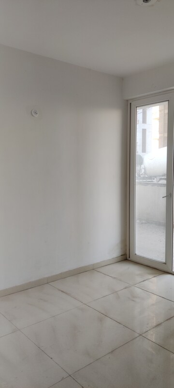 Room in 2 BHK Apartment at Omaxe The Resort, South Mullanpur – for Sale