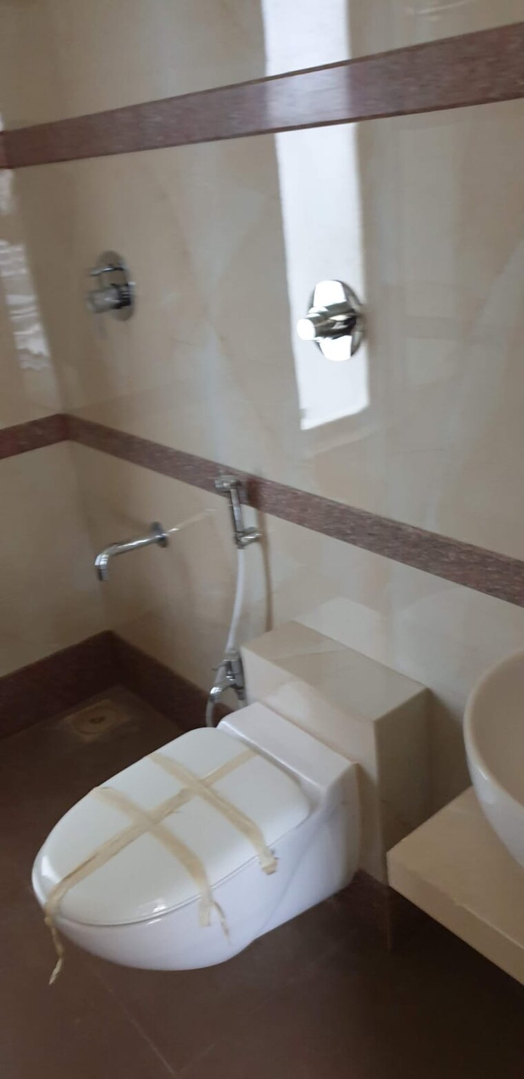 Attached Bathroom, chandak-stella 3 Bedroom 881 Sq.Ft. Apartment In Goregaon West Mumbai 10095507