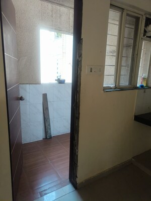 Room in 2.5 BHK Apartment at Essen Shonest Towers, Wakad – for Rent