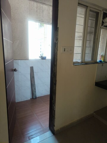 Room in 2.5 BHK Apartment at Essen Shonest Towers, Wakad – for Rent