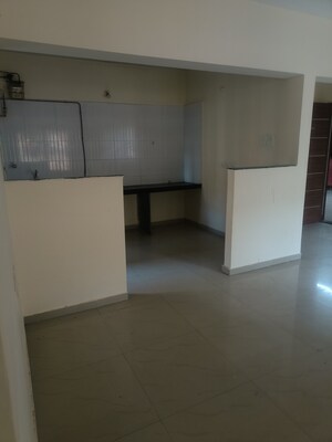 Room in 2.5 BHK Apartment at Essen Shonest Towers, Wakad – for Rent