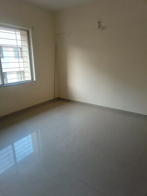 Room in 2.5 BHK Apartment at Essen Shonest Towers, Wakad – for Rent