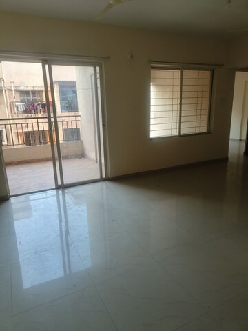 Room in 2.5 BHK Apartment at Essen Shonest Towers, Wakad – for Rent