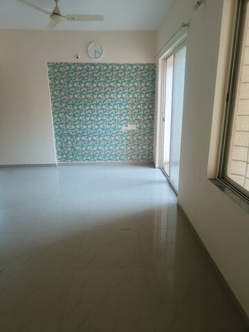 Room in 2.5 BHK Apartment at Essen Shonest Towers, Wakad – for Rent