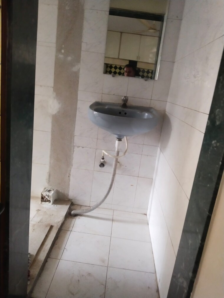 Bathroom, aditya-guruganesh-nagar-phase-i 2 Bedroom 930 Sq.Ft. Apartment In Kothrud Pune 10095543
