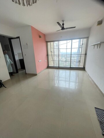 Room in 2 BHK Apartment at Lodha Amara, Kolshet Road – for Rent