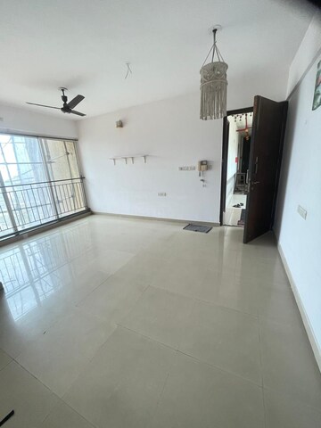 Room in 2 BHK Apartment at Lodha Amara, Kolshet Road – for Rent