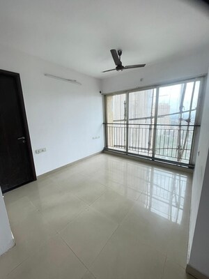 Room in 2 BHK Apartment at Lodha Amara, Kolshet Road – for Rent