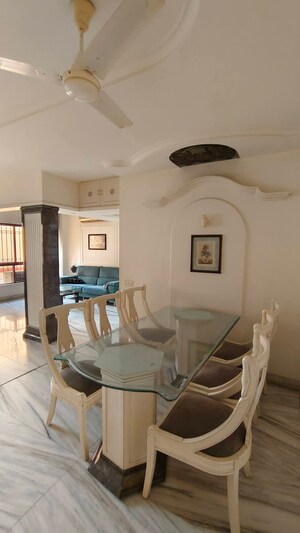 Master Bedroom in 3 BHK Apartment at Andheri West – for Rent