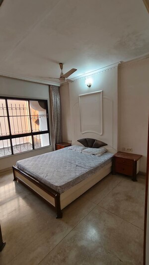 Bedroom in 3 BHK Apartment at Andheri West – for Rent