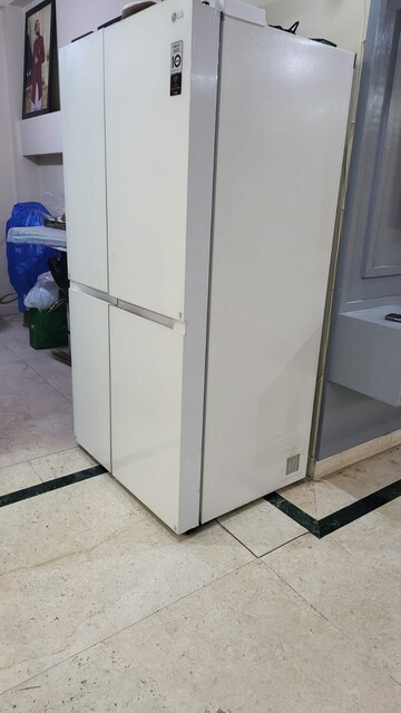 Room in 3 BHK Builder Floor at Sector 50 – for Rent