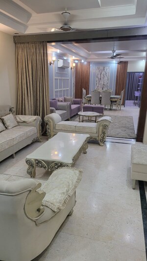 Living Room in 6 BHK Builder Floor at Sector 50 – for Rent