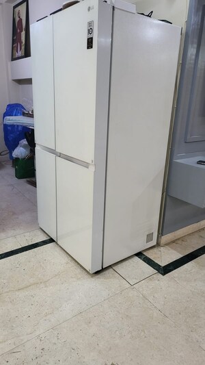 Room in 6 BHK Builder Floor at Sector 50 – for Rent