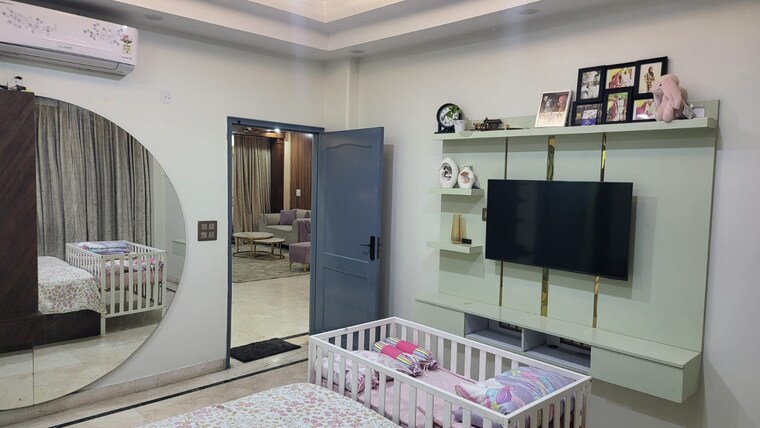 Living Room, sector 50 6 Bedroom 5000 Sq.Ft. Builder Floor In Sector 50 Noida 10095626