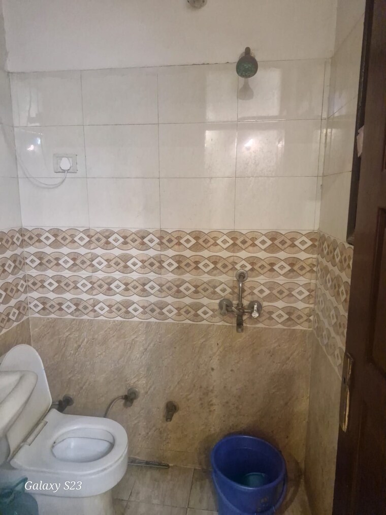 Bathroom, royce-vaishali 2 Bedroom 850 Sq.Ft. Builder Floor In Vaishali Sector 3 Ghaziabad 10095602