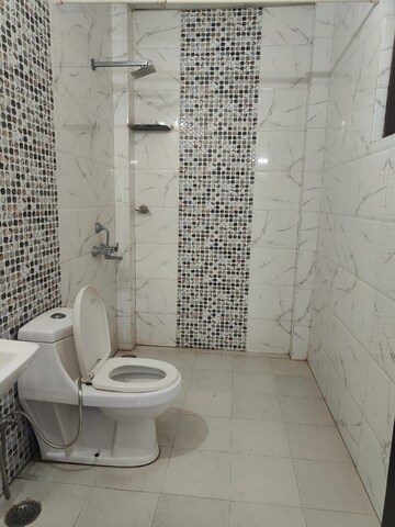 Bathroom in 2 BHK Builder Floor at Ardee City, Sector 52 – for Rent