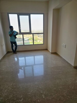 Room in 2 BHK Apartment at Piramal Vaikunth, Balkum Pada – for Rent