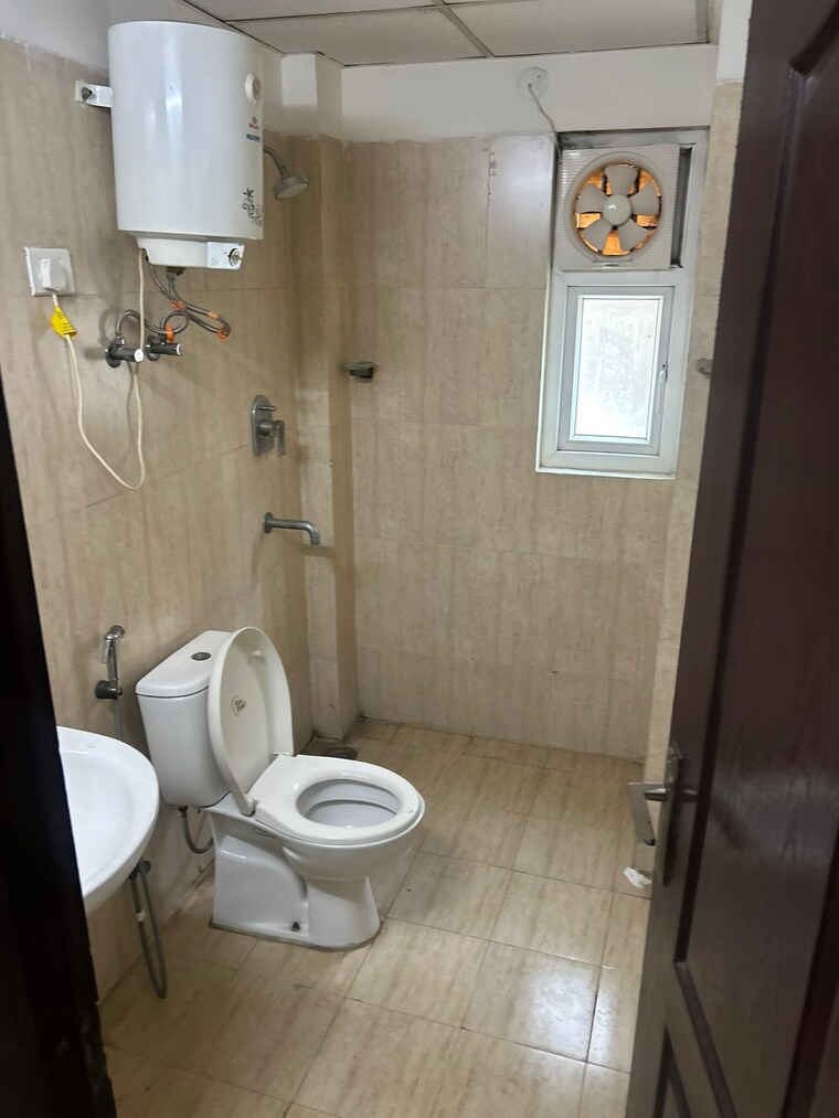 Bathroom, sunworld-vanalika 3 Bedroom 1405 Sq.Ft. Apartment In Sector 107 Noida 10095641