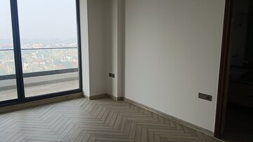 Room in 5 BHK Apartment at ABA County 107, Sector 107 – for Rent