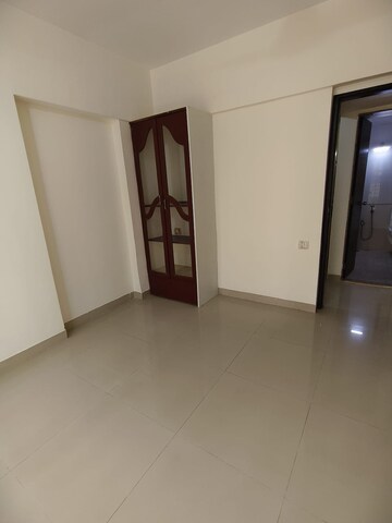 Room in 2 BHK Apartment at Sadguru Complex I, Goregaon East – for Rent