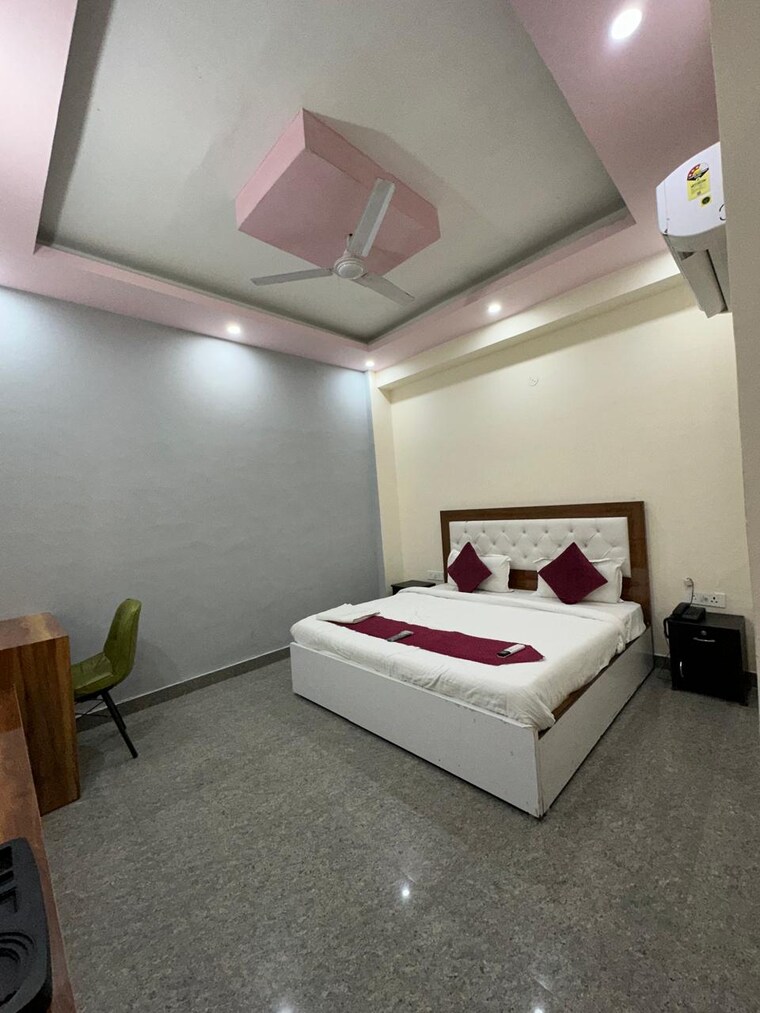 Bedroom, sector 117 6+ Bedroom 400 Sq.Mt. Independent House In Sector 117 Noida 10095693