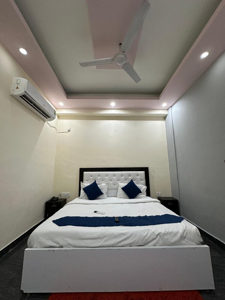 Bathroom, sector 117 6+ Bedroom 400 Sq.Mt. Independent House In Sector 117 Noida 10095693