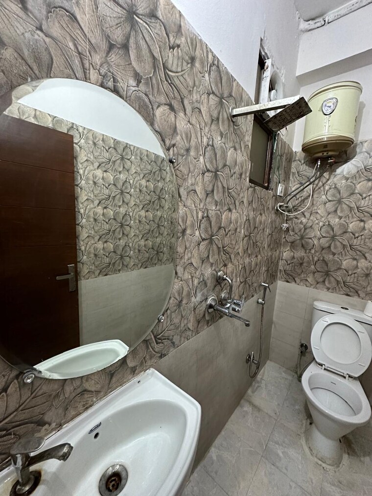 Bathroom, sector 117 6+ Bedroom 400 Sq.Mt. Independent House In Sector 117 Noida 10095693