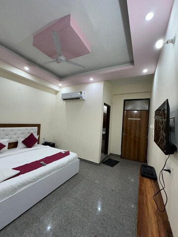 Team Area in 6+ BHK Independent House at Sector 117 – for Rent