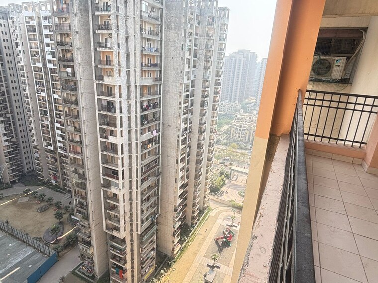 Balcony, pinnacle-tower 3.5 Bedroom 1916 Sq.Ft. Apartment In Indrapuram Ghaziabad 10095720