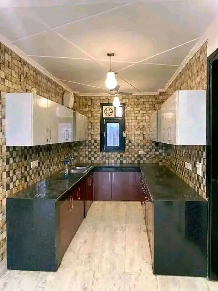 Kitchen, east of kailash 3 Bedroom 1000 Sq.Ft. Builder Floor In East Of Kailash Delhi 10095771