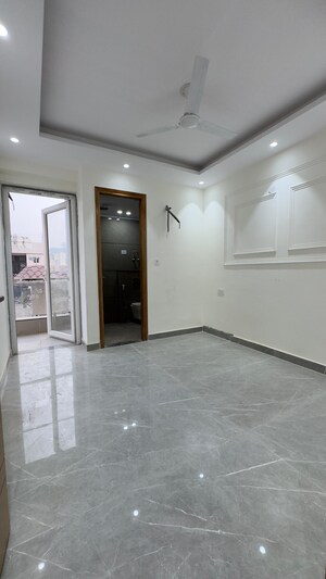 Room in 2 BHK Apartment at Palm Residency Chhatarpur, Chattarpur – for Rent