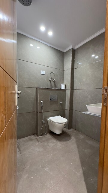 Bathroom in 2 BHK Apartment at Palm Residency Chhatarpur, Chattarpur – for Rent