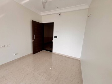 Room in 1 BHK Apartment at K Raheja Heights, Malad East – for Rent