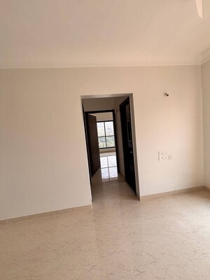 Room in 1 BHK Apartment at K Raheja Heights, Malad East – for Rent