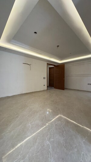 Room in 3 BHK Apartment at Palm Residency Chhatarpur, Chattarpur – for Rent