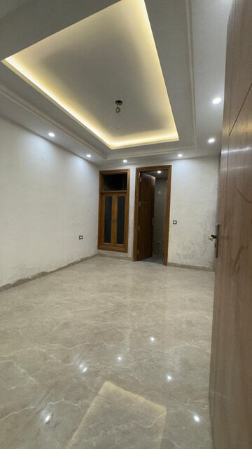 Room in 3 BHK Apartment at Palm Residency Chhatarpur, Chattarpur – for Rent