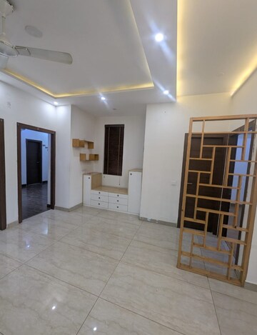 Room in 3 BHK Apartment at Emaar Palm Hills, Sector 77 – for Rent