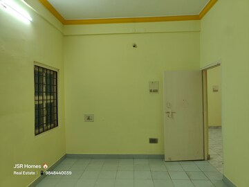 Room in 3 BHK Apartment at Gayatri Grandeur, Karkhana – for Sale