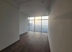 Room in 3 BHK Apartment at Piramal Mahalaxmi, Mahalaxmi – for Rent