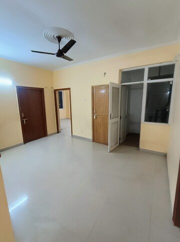 Room in 3 BHK Apartment at Aravali Enclave, Vrindavan Yojna – for Rent