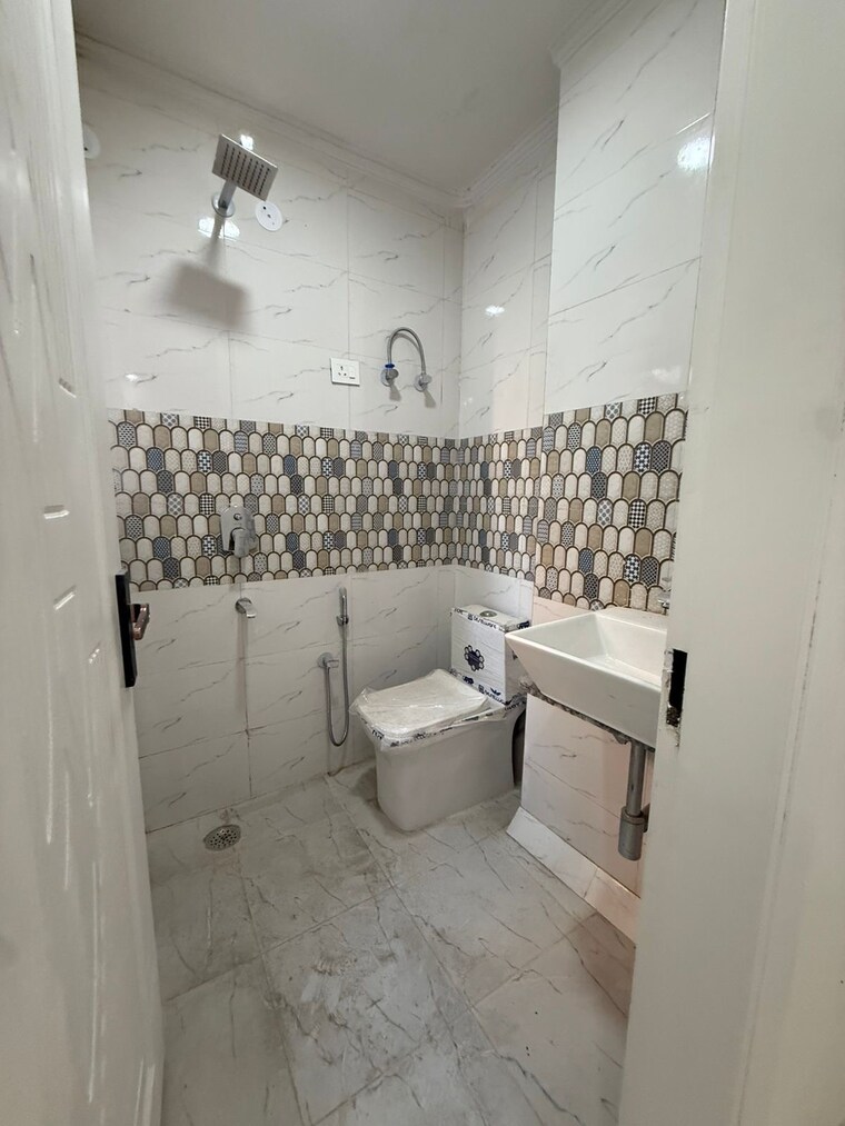Bathroom, malviya nagar 2 Bedroom 900 Sq.Ft. Builder Floor In Malviya Nagar Delhi 10095836